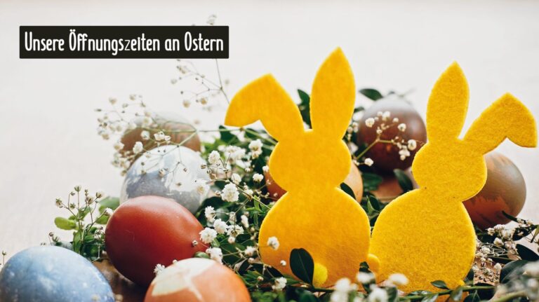 Ostereier, grüne Blätter und gelbe Dekohasen aus Filz.